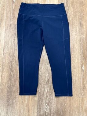 Navy High-Waist Capri Leggings with Side Pockets